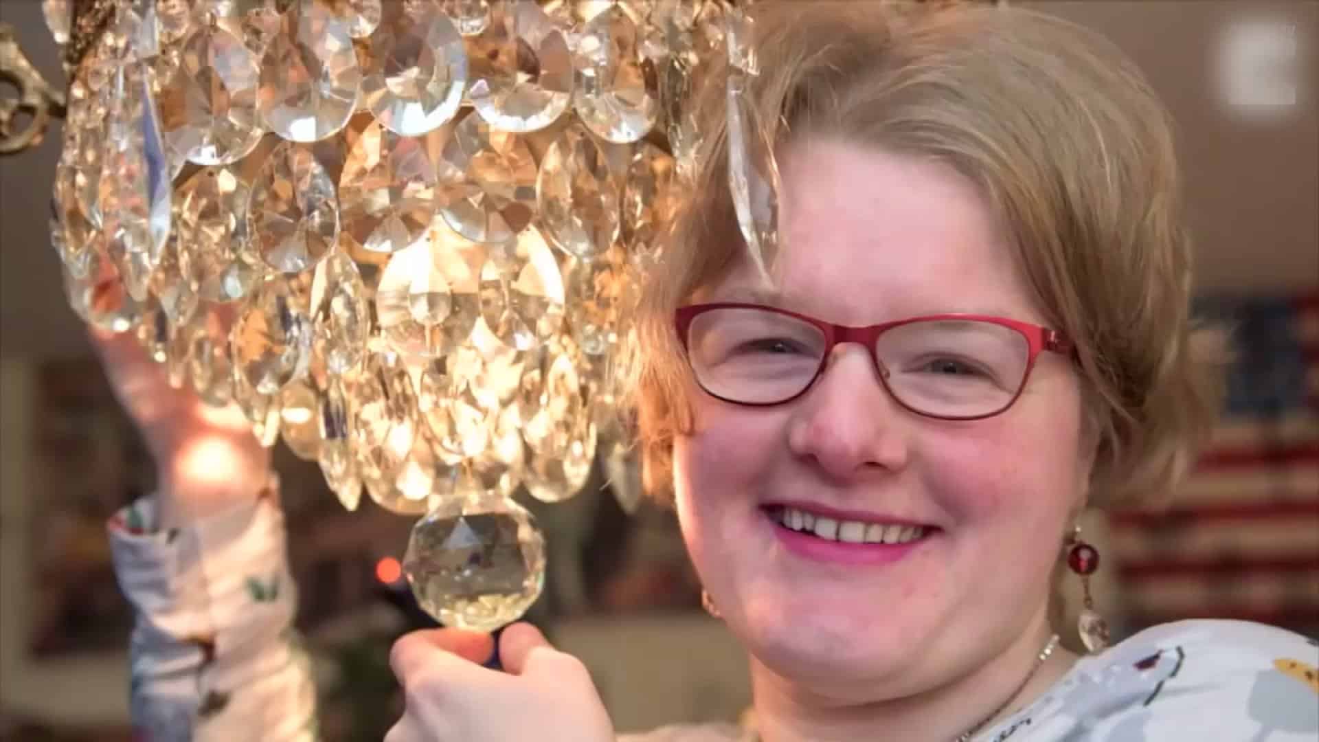 i’m in love with a chandelier she’s an objectophile and ‘nobody’ understands her