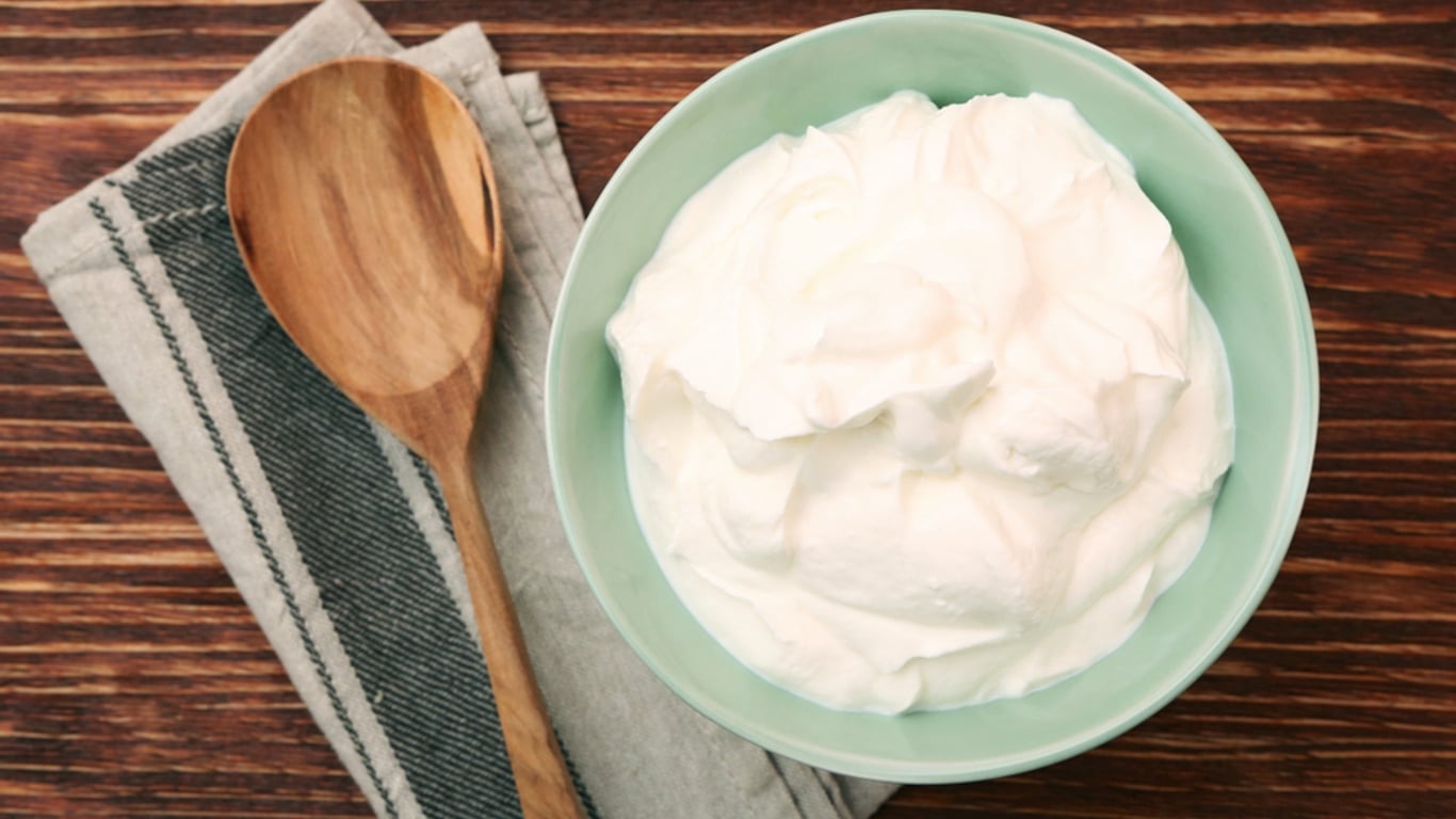 skyr, greek yogurt, or fromage blanc one is overpriced for nothing, the other is a real health asset